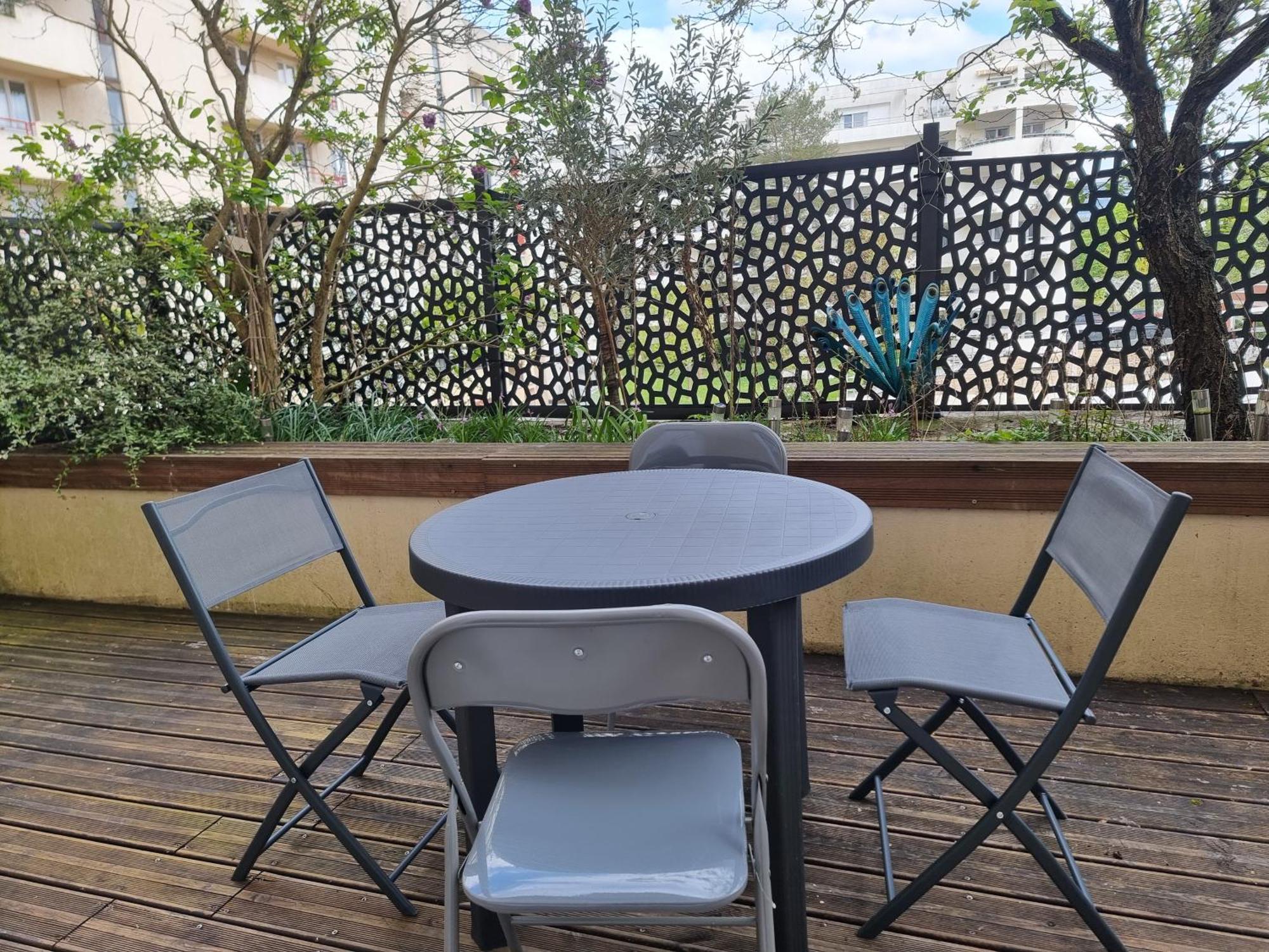 Exigehome - Appartement En Plein Centre-Ville Montigny-le-Bretonneux Luaran gambar
